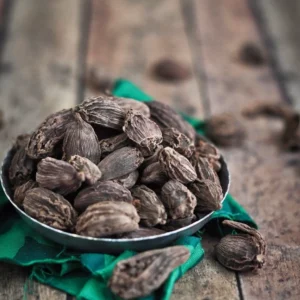 Home badi elaichi (black cardamom)